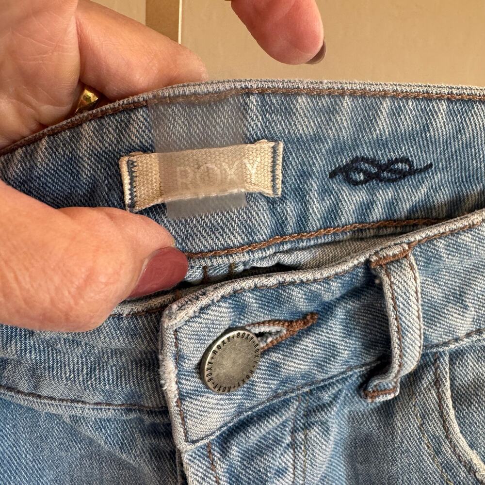 Roxy Light Wash Denim Shorts Size 27 Distressed Cuffed - Picture 3 of 7
